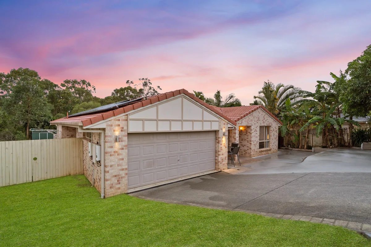 Family Entertainer with Stunning Pool & Lake Backdrop